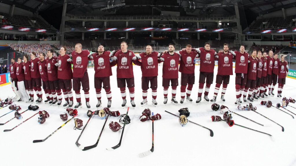 Milānas olimpiskajās spēlēs hokejs tiks spēlēts uz neierasta izmēra laukuma bilde no interneta